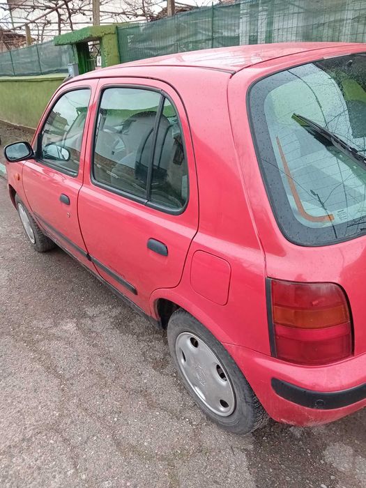 Продавам Нисан Микра