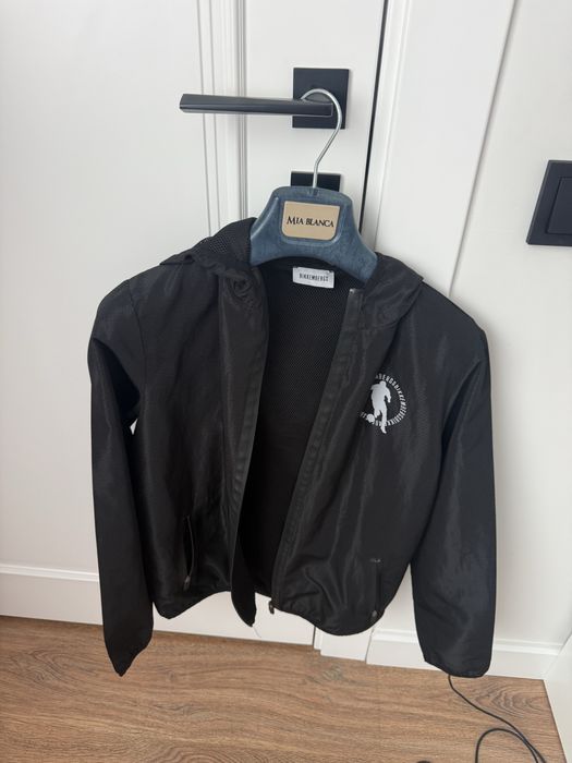 Продам ветровку на мальчика