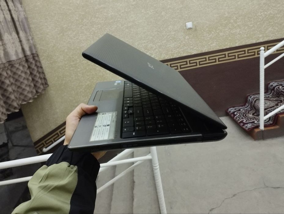 ASER notbook Sotiladi. Xotira 500 GB OZU-6 ZAaryat 20 minutga yetadi