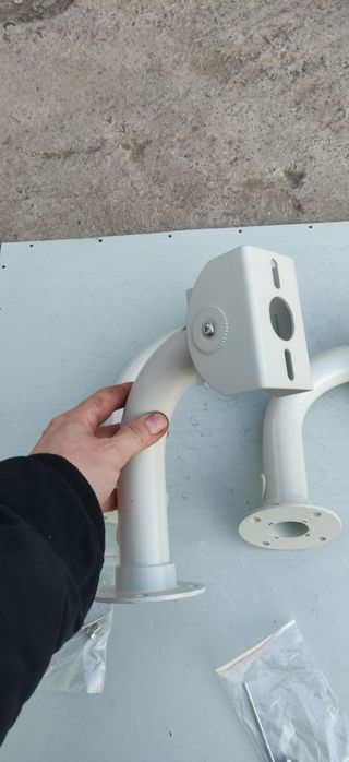 Крепление камеры наблюдения