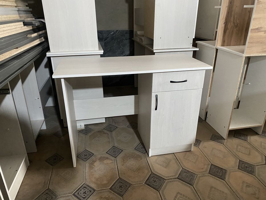 Трюмо тумбочки столы письменные