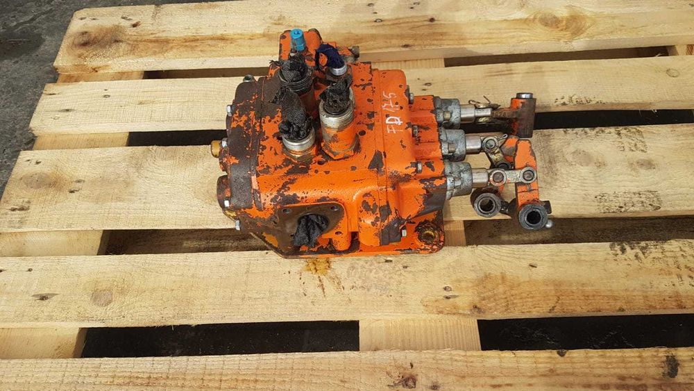 Distribuitor Hidraulic buldozer Fiat Hitachi FD175