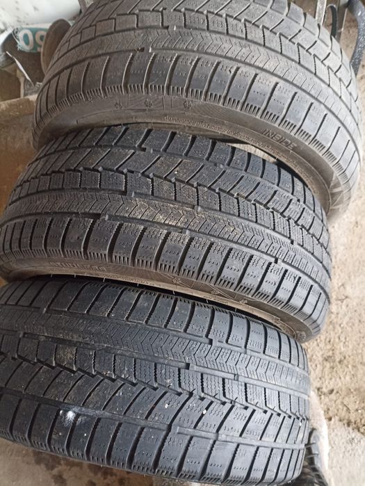 Продам шины (лепучка)