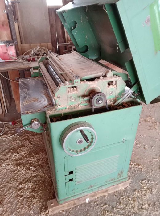 Masina de rindeluit la grosime 800 ,  circular cu masa mobila, abric, combinata tamplarie