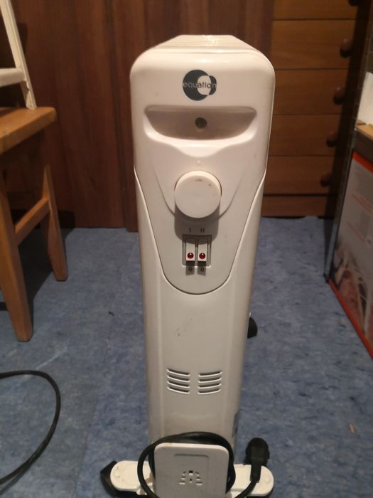 Vând două Calorifere electrictrice cu ulei Heinner și Equation , 2500