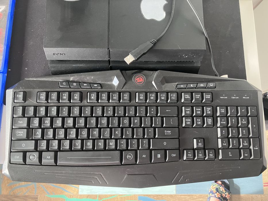 Play Station 4 + игри