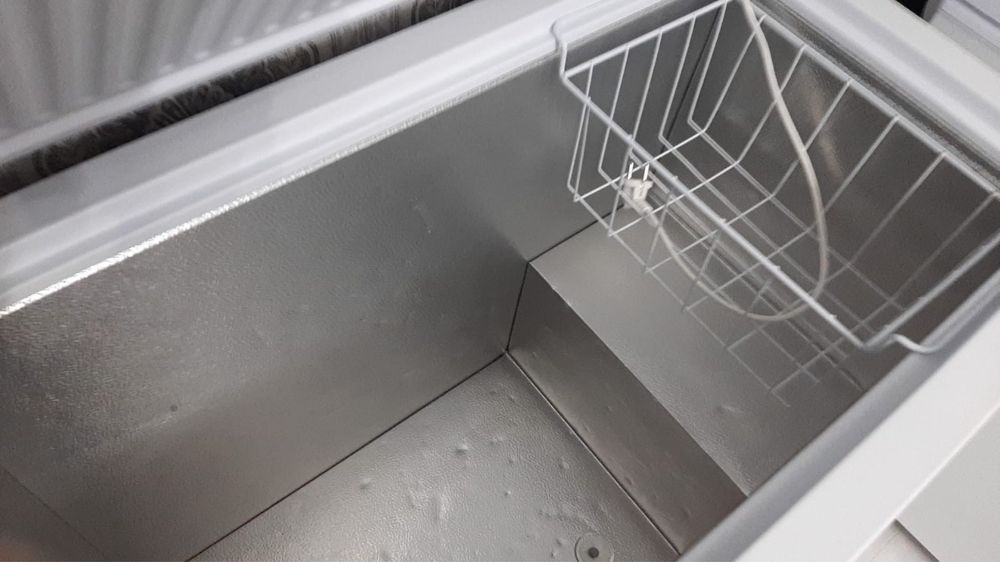 Продаю морозилку ,компактная,210 литр