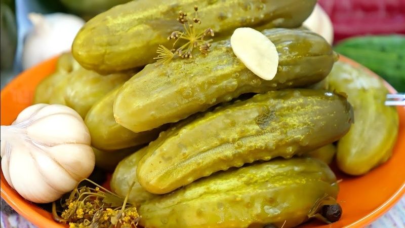 Маринованные огурцы помидоры