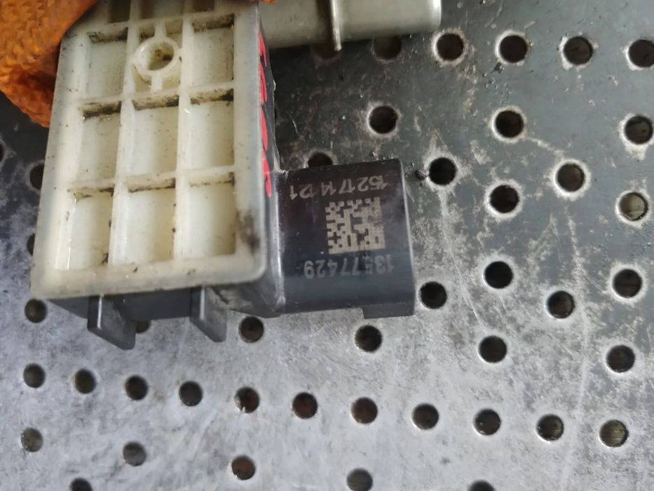 senzor combustibil 1.6b 5g06 citroen c5 aircross 13577429