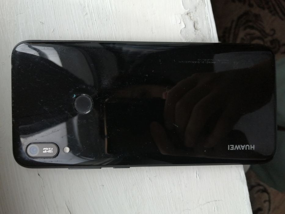 Продам телефон HUAWEI Y 6 2019