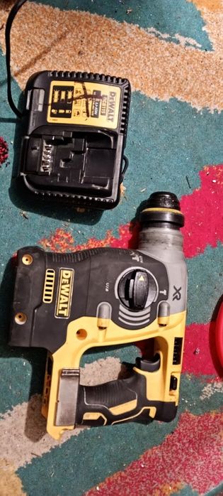 PERCUTIE. DEWALT  . Cu acumulator.