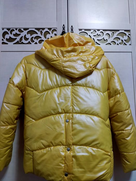 Продаётся осенняя куртка размер 42