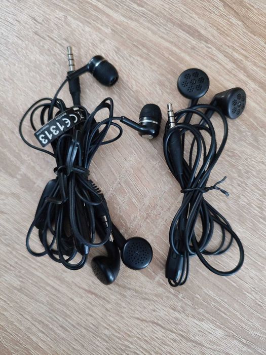 Casti cu fir pentru telefon