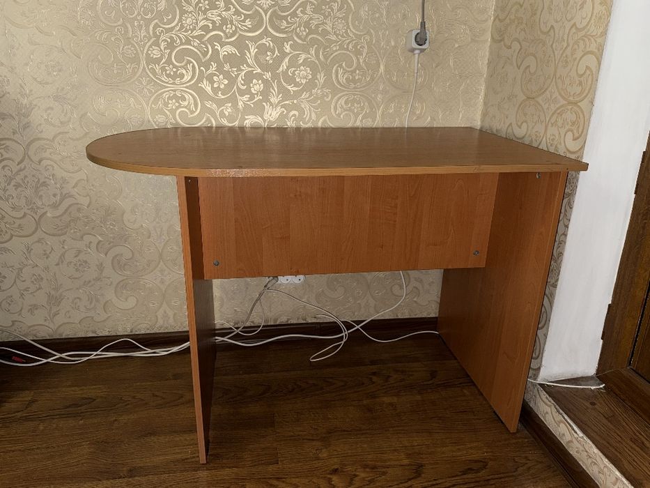 Стол для чтение и кухни