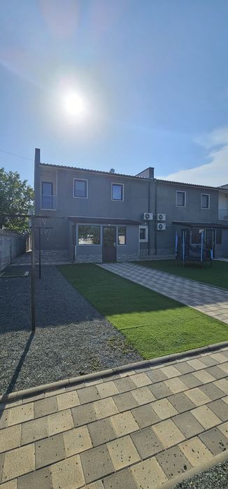 Vila de închiriat pe termen lung sau de vânzare.