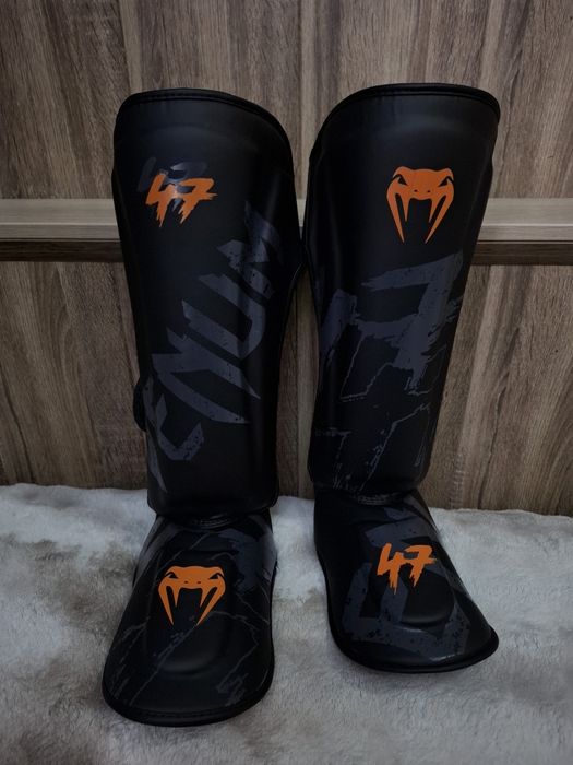 Перчатки и футы  для единоборств