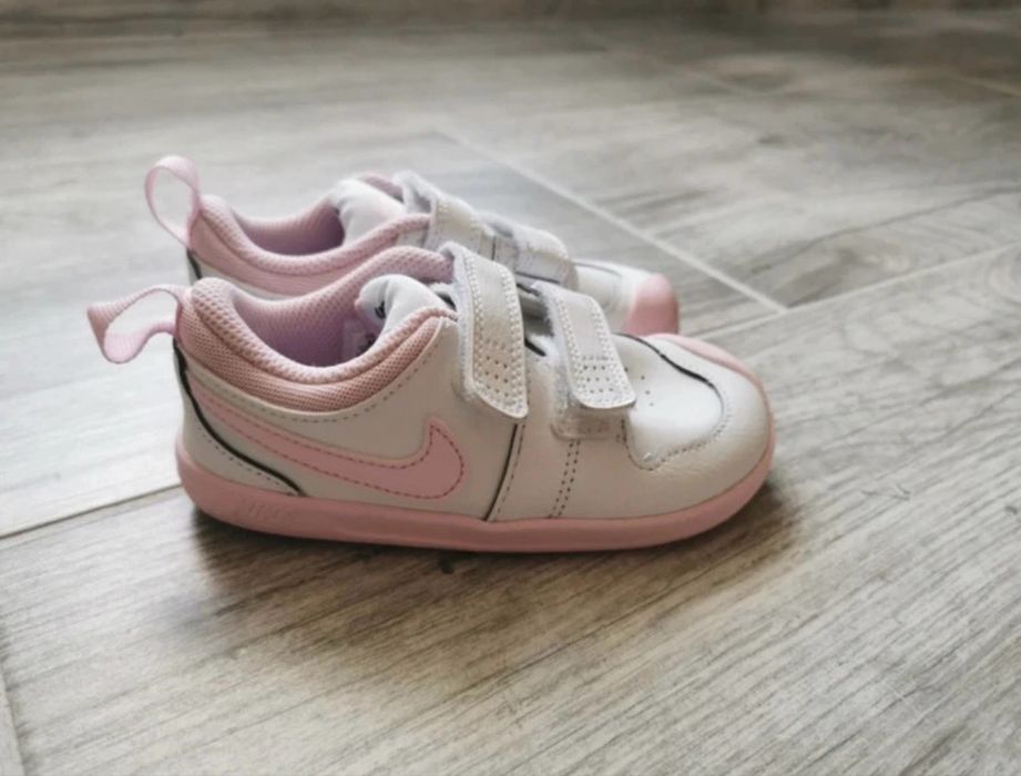 Adidasi Nike fetite