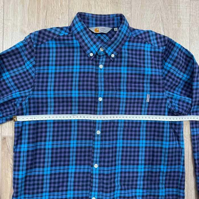 Camasa Carhartt intr-o conditie foarte buna