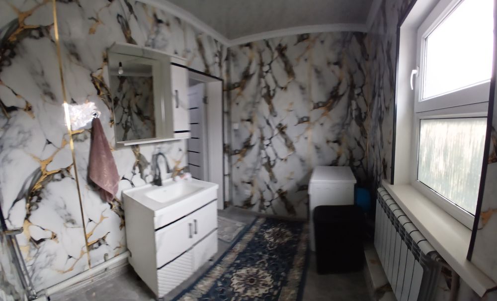 Продам дом + две времянки