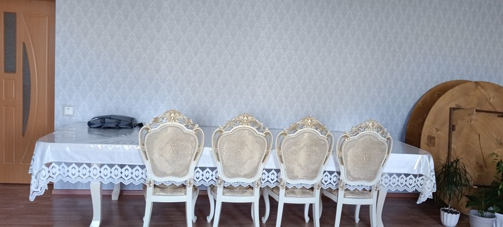 Продам стол длинный