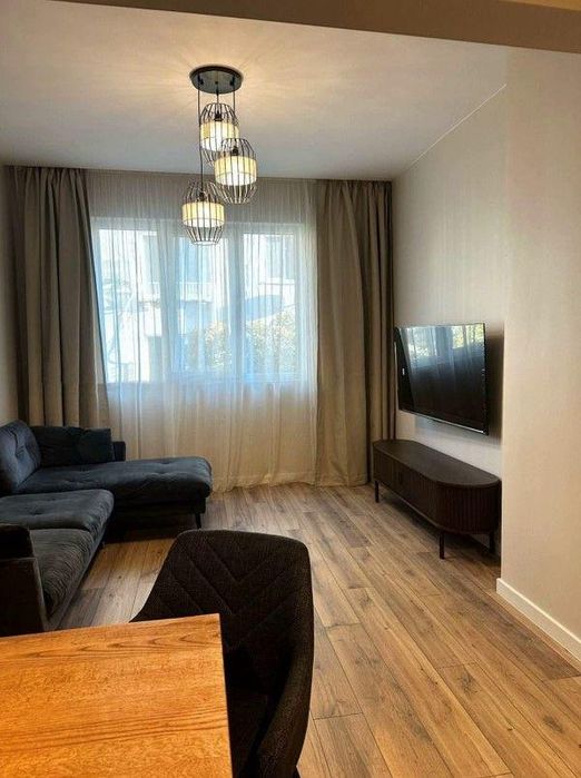 Дава се под наем Тристаен апартамент в София, Център - 70 кв.м за 1330 € - Снимка #2