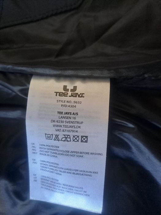 Vesta geaca neagra