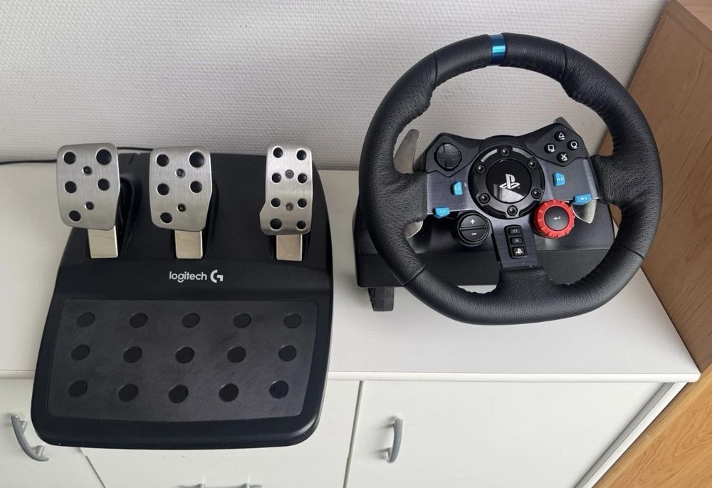Logitech G29 в отлично състояние + оригинална кутия