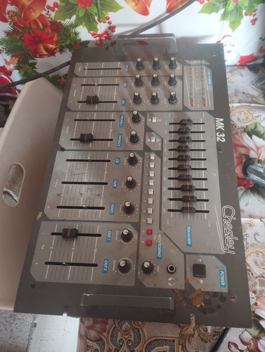 De vânzare boxe și un subufar