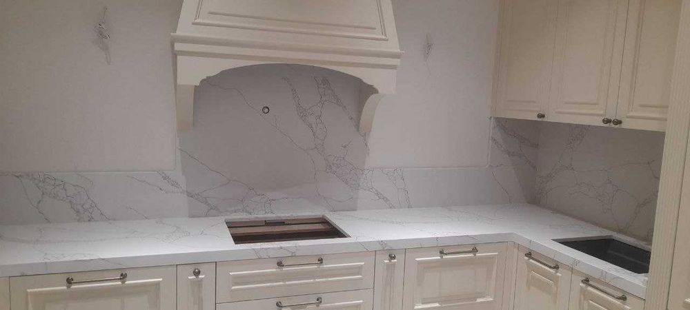 Столешницы и другие изделия из исскуственного и натурального камня.