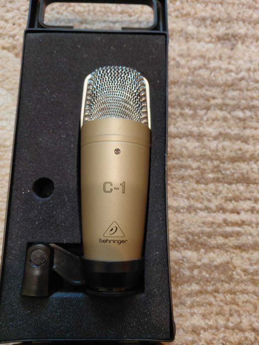 Vand Mixer Analog Behringer Xenyx QX 1002USB+microfon Behringer C-1 cu condensator pentru studio.