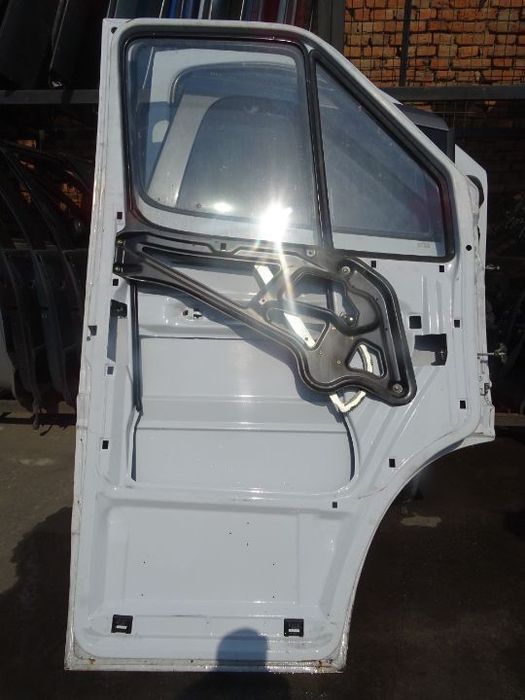 Vand Usa Fata Stanga Mercedes Sprinter din 2005 volan pe stanga fara rugina fara lovituri