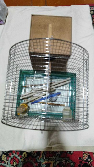 Продам клетку для попугаев с гнездом