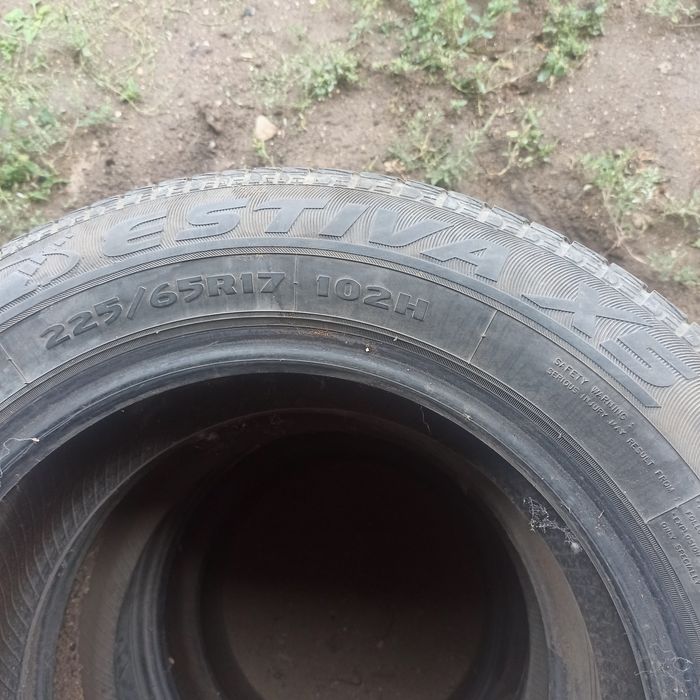Продам летнюю резину на 17