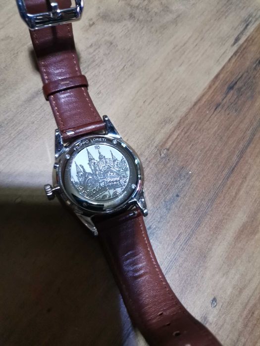 Няколко часовника за продажба