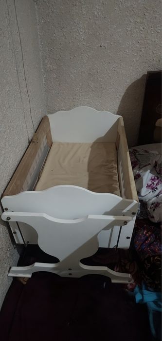 Детская кроватка с колыбенькой