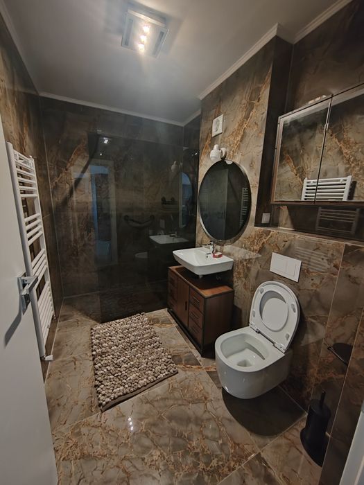 Închiriez apart. 2 camere la MAURER - 2 LOCURI DE PARCARE