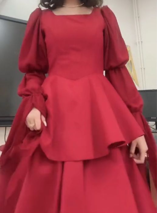 Красное платье нарядное на балл