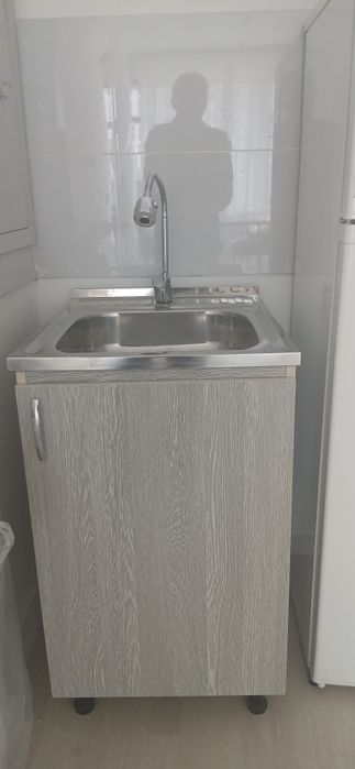 Мойка сотилади.смесители билан биргаликда.нархи 350000