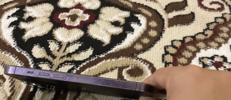 Iphone sotiladi.