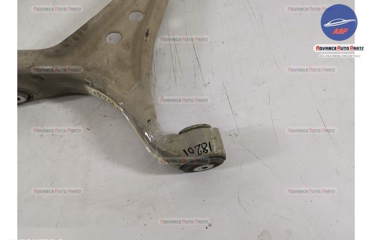 Ляв преден носач / Lqv Peren Nosach Mercedes-Benz M-Class W166 Оригина