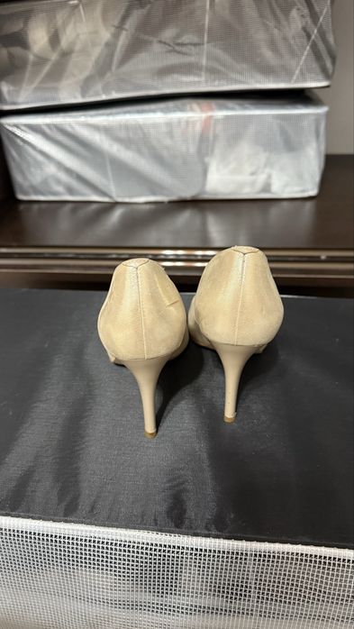 Продам нарядные золотистые туфли