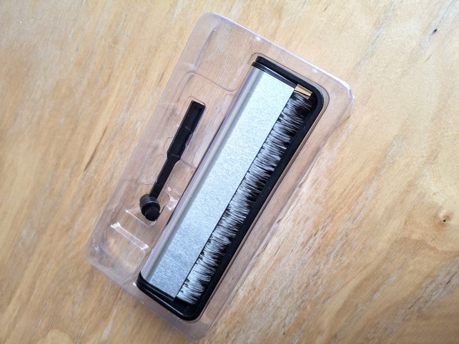 Карбонова четка за грамофонни плочи