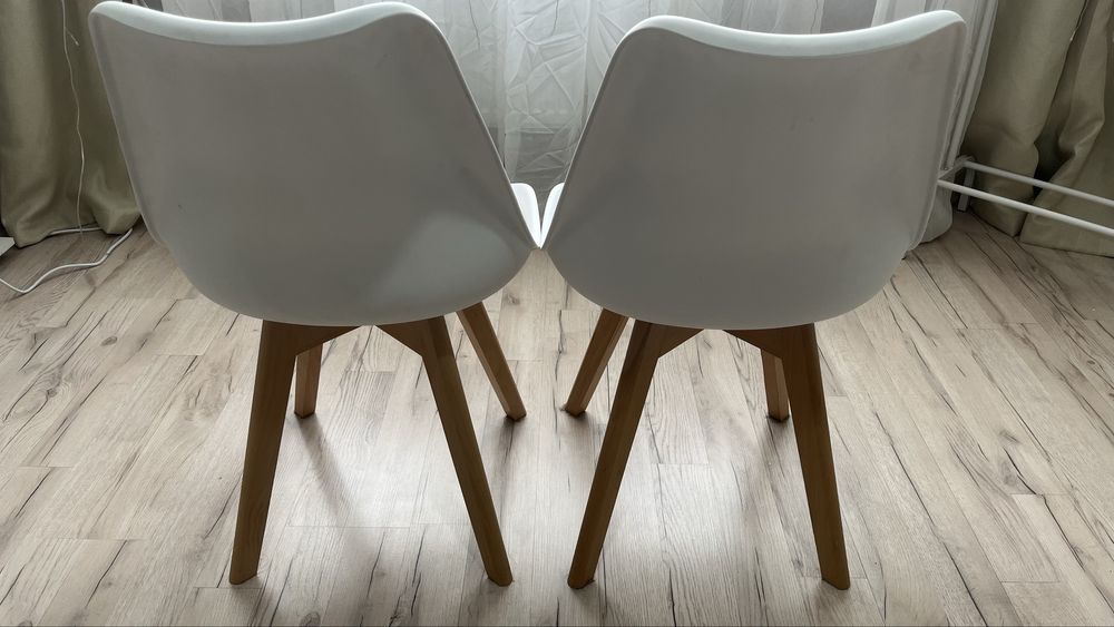 Стулья белые для дома и дачи 2 шт.