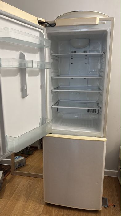 Холодильник SAMSUNG