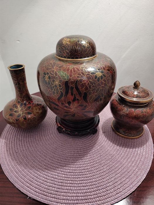 Frumoase urne și vază Cloisonne