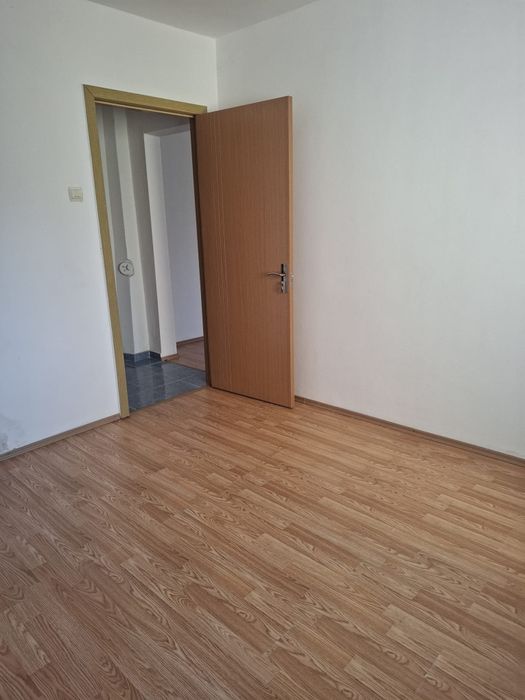 Vand apartament 3 camere