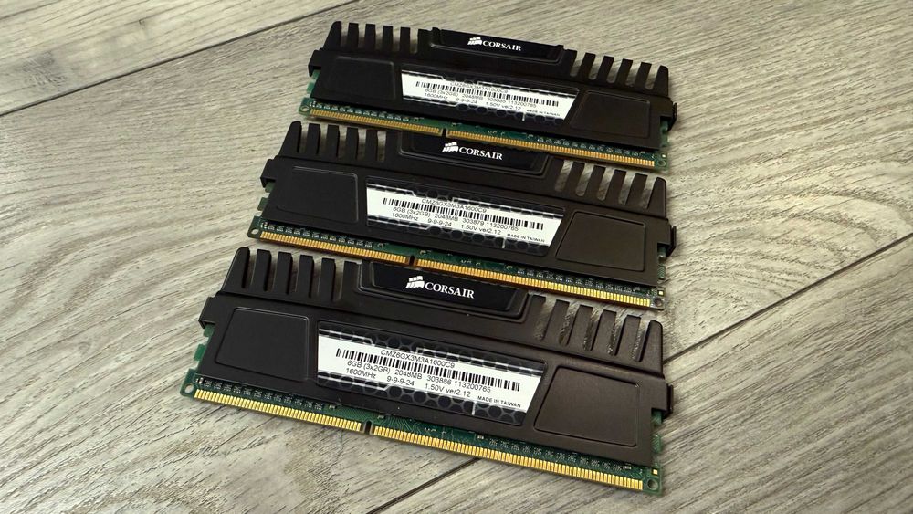 Memorie Desktop CORSAIR Vengeance 6GB 3x2GB DDR3 1600 CMZ6GX3M3A1600C9