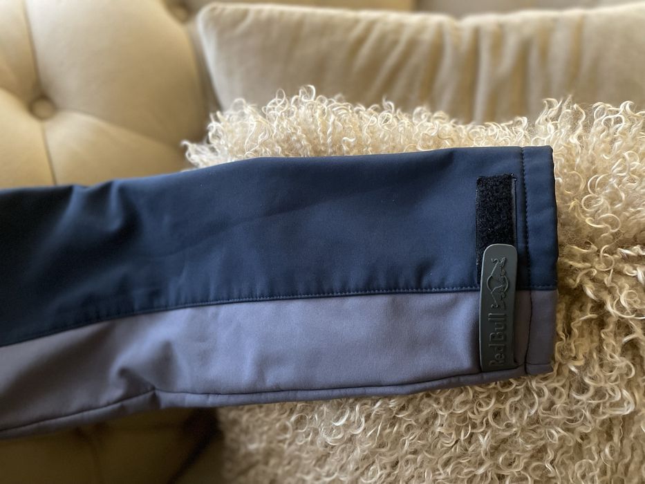 Geaca Red bull marimea s ( adulti ) sau 16 pentru copil