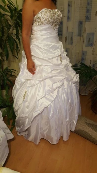 УНИКАЛНА Сватбена рокля