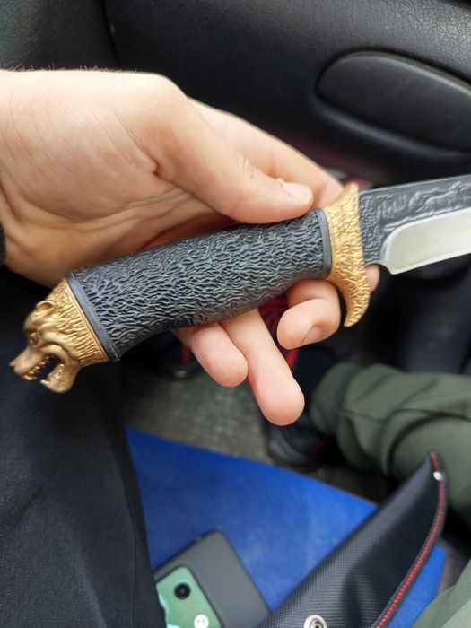 Продавам нож за колекционери